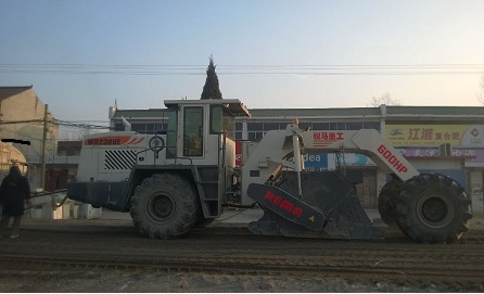 WR2300E，安徽壽縣水穩(wěn)冷再生